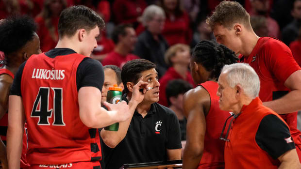 Cincinnati Bearcats head coach Wes Miller draws up the final minute of the game in the second half of the NCAA Big 12 basketball game between the Cincinnati Bearcats and the Texas Longhorns at Fifth Third Arena in Cincinnati on Tuesday, Jan. 9, 2024. Texas pulled off a 74-73 win on a go-ahead basket in the final seconds of the game.  